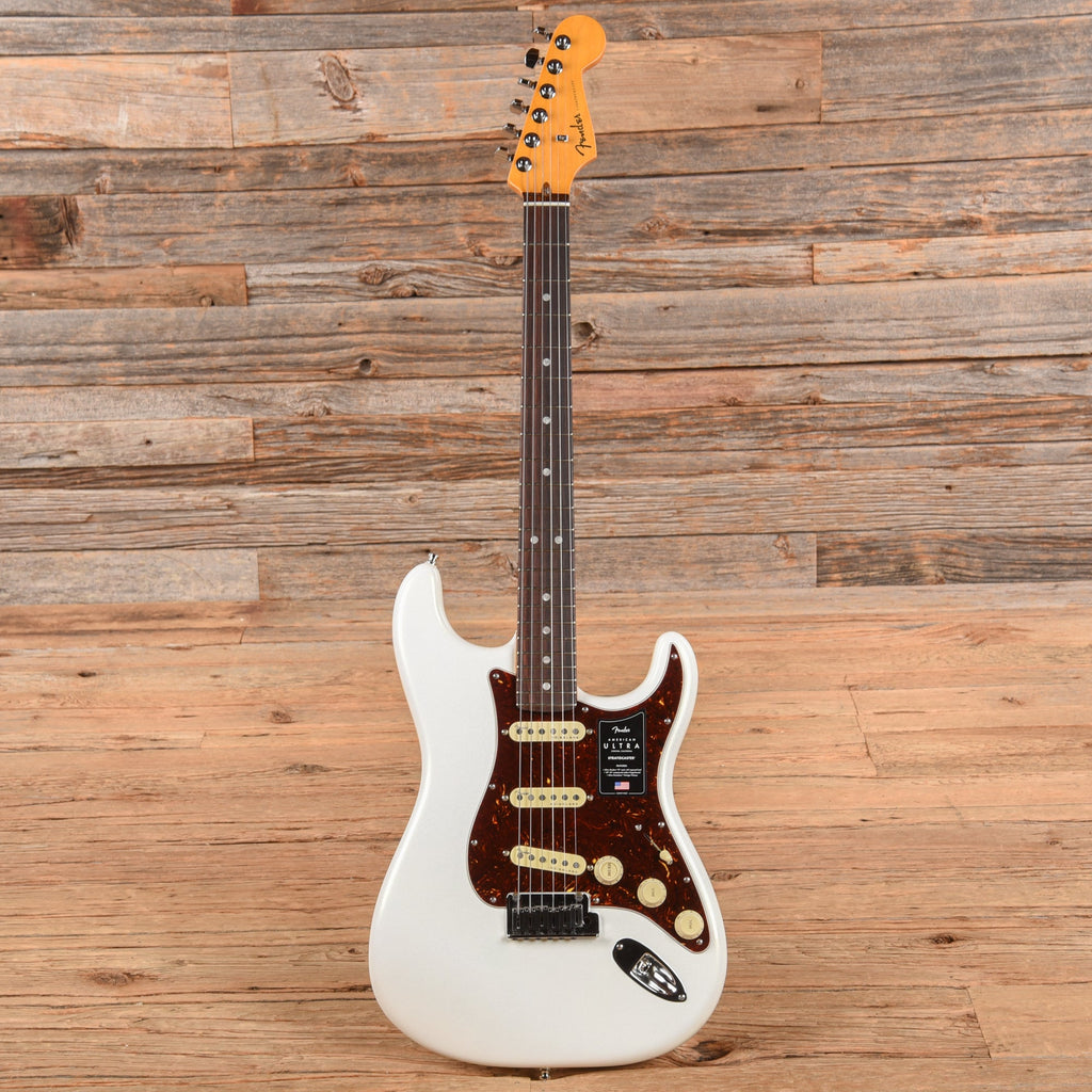 Fender American Ultra Stratocaster Arctic Pearl 2022 - View 4 | MusicMarket