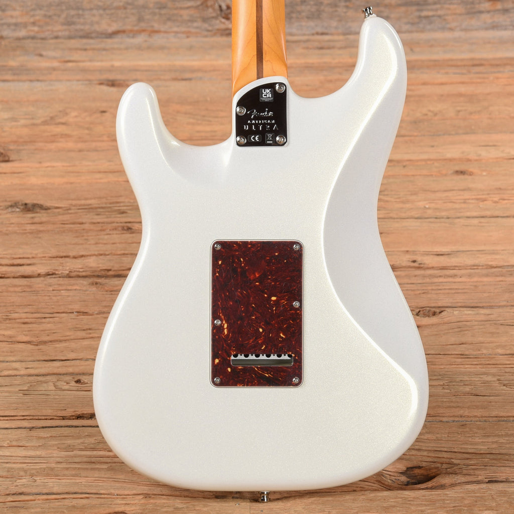 Fender American Ultra Stratocaster Arctic Pearl 2022 - View 3 | MusicMarket