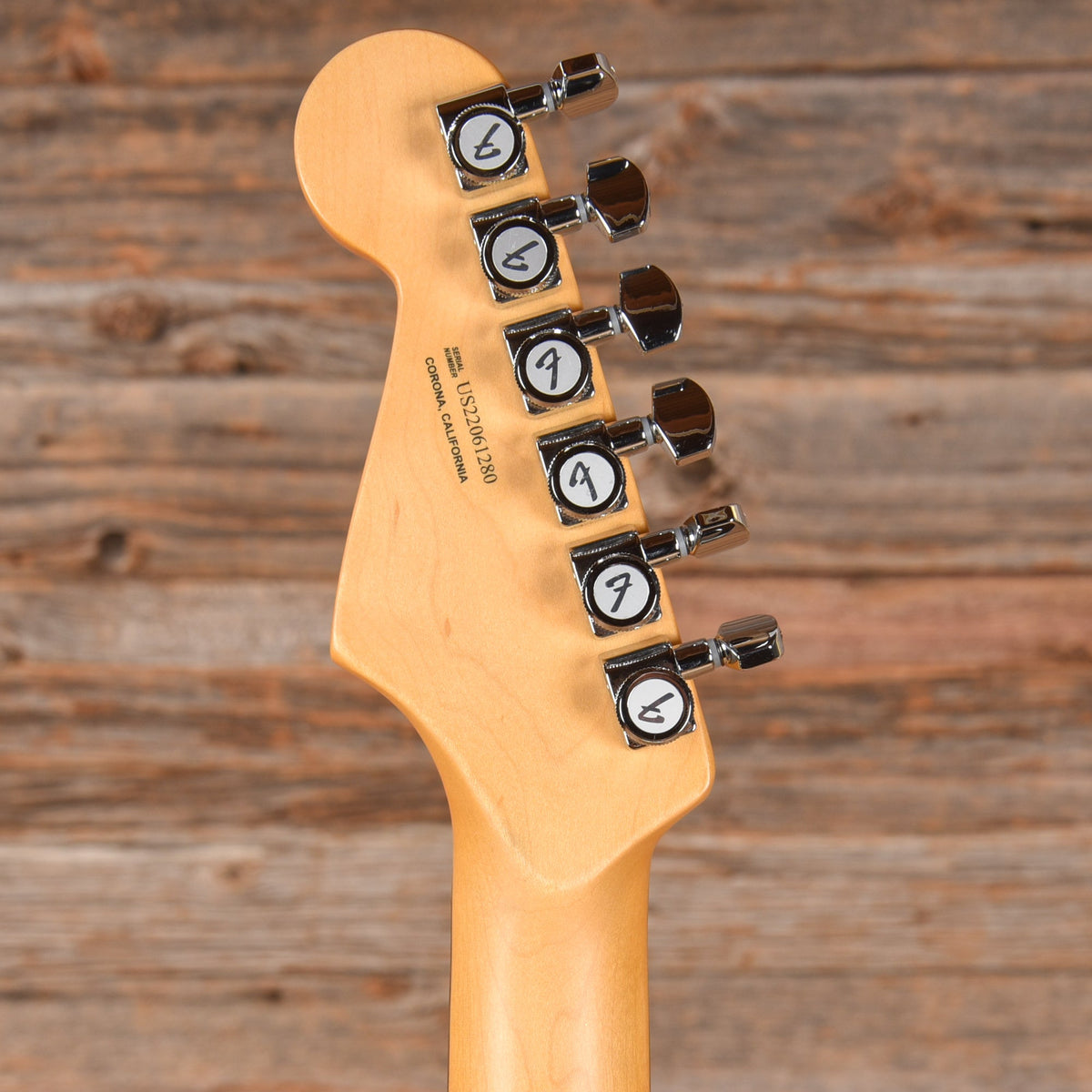 Fender American Ultra Stratocaster Arctic Pearl 2022 - View 7 | MusicMarket