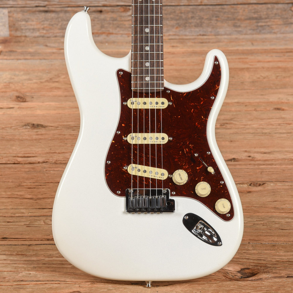 Fender American Ultra Stratocaster Arctic Pearl 2022 - MusicMarket