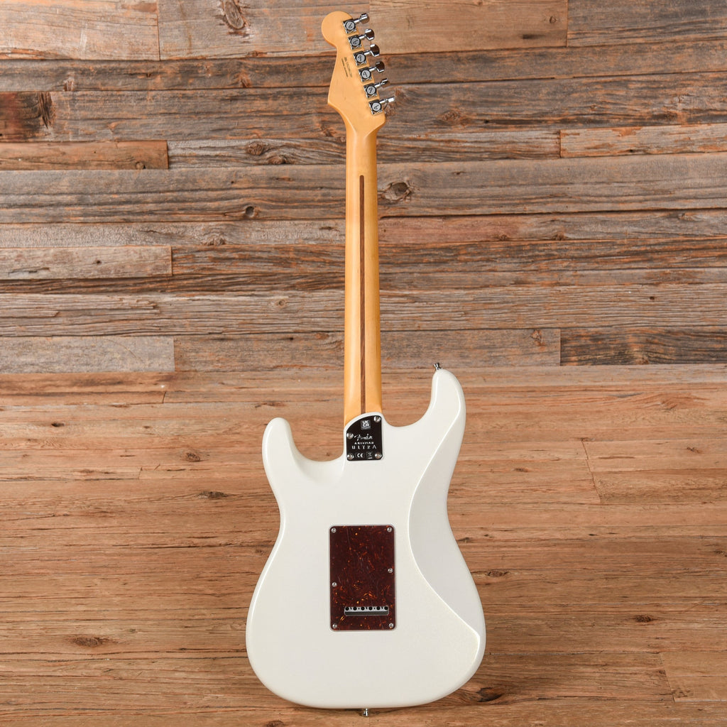 Fender American Ultra Stratocaster Arctic Pearl 2022 - View 5 | MusicMarket