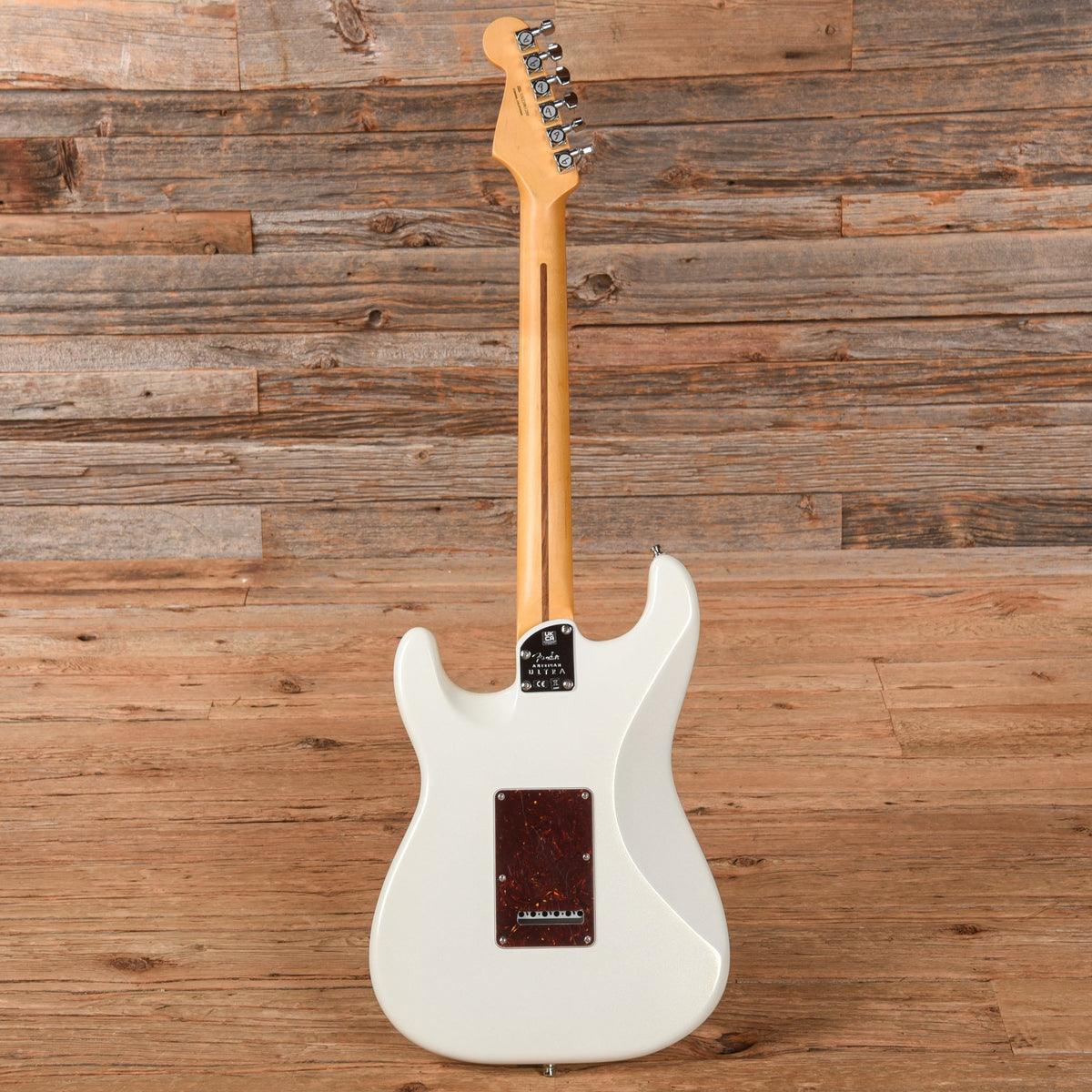 Fender American Ultra Stratocaster Arctic Pearl 2022 - View 5 | MusicMarket