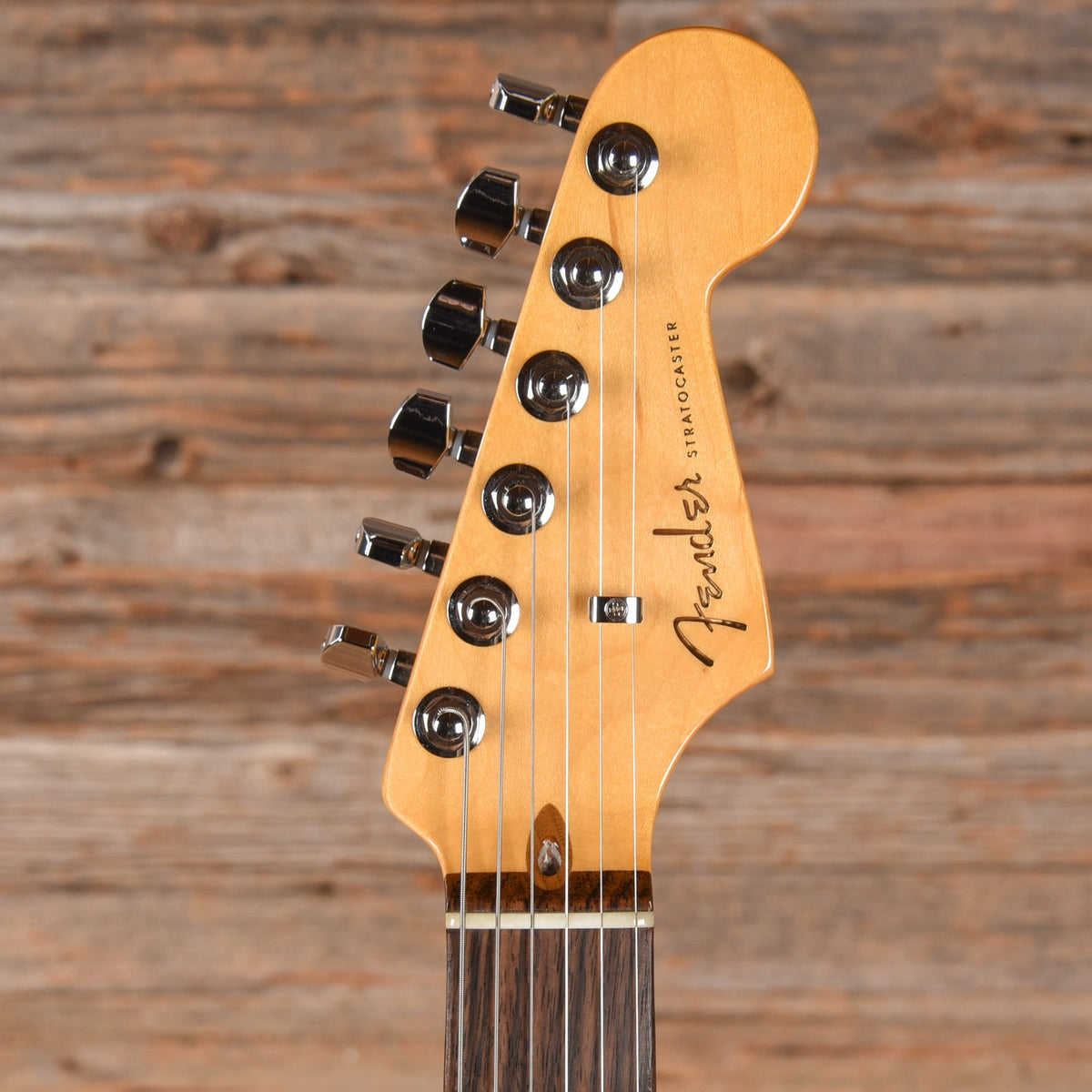 Fender American Ultra Stratocaster Arctic Pearl 2022 - View 6 | MusicMarket