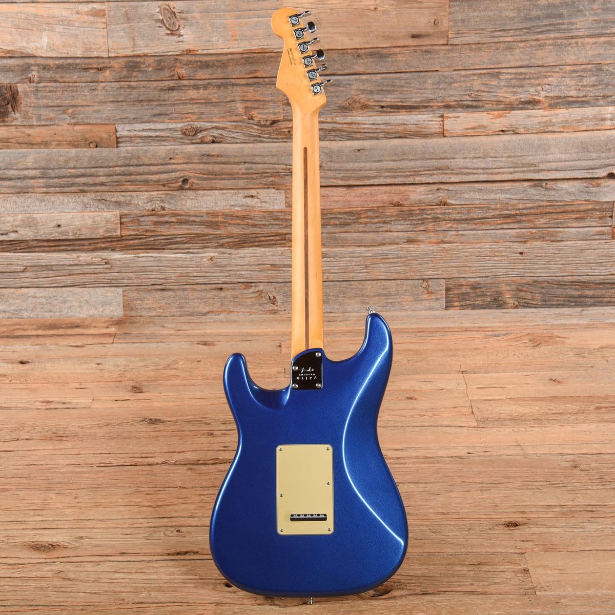 Fender American Ultra Stratocaster Cobra Blue 2022 - View 5 | MusicMarket