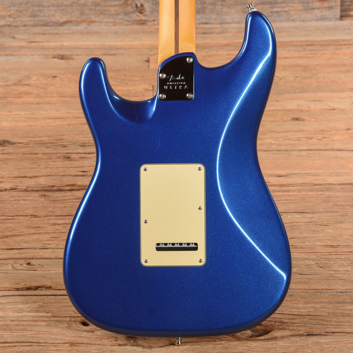 Fender American Ultra Stratocaster Cobra Blue 2022 - View 3 | MusicMarket