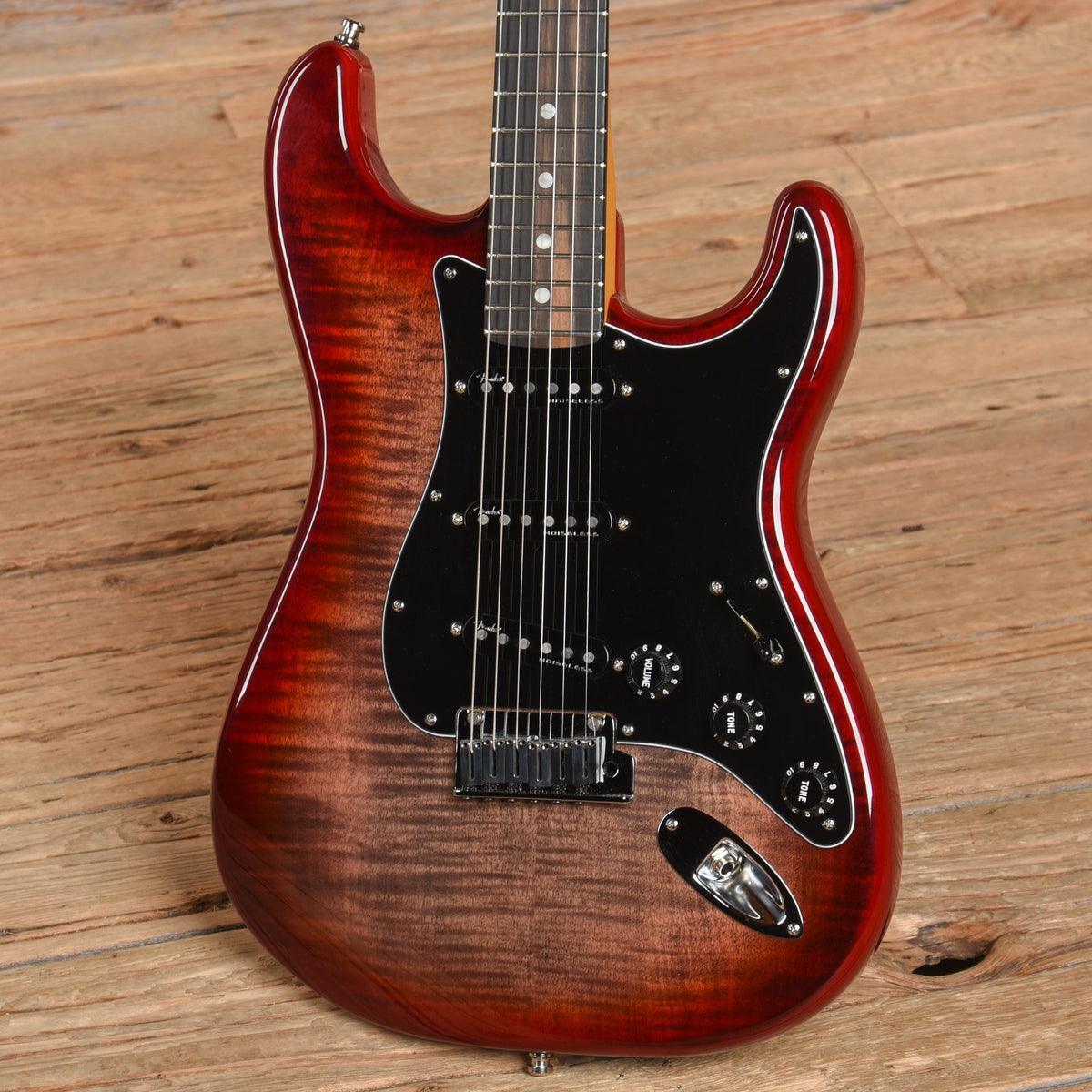 Fender American Ultra Stratocaster Plus Top Sunburst 2022 - View 2 | MusicMarket