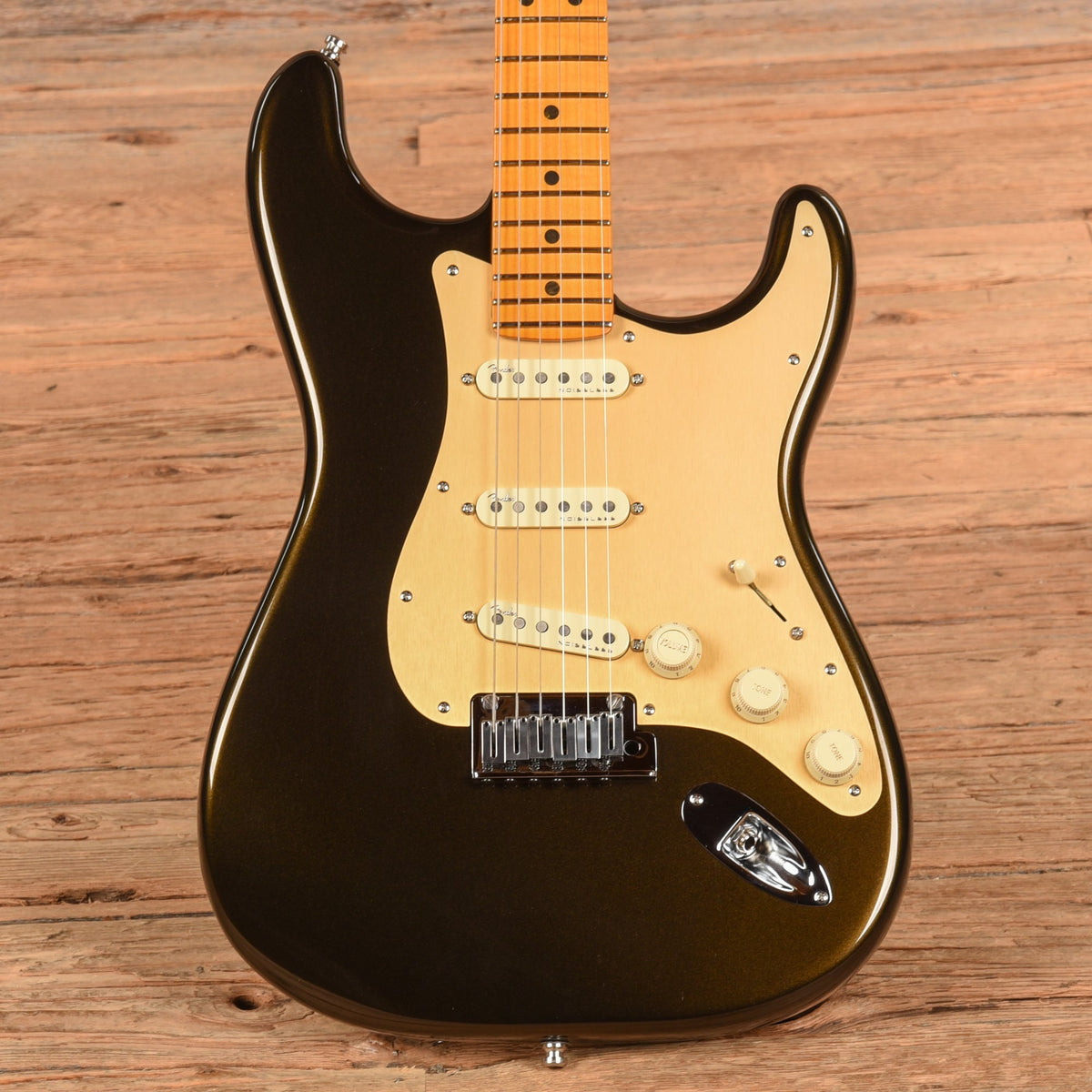 Fender American Ultra Stratocaster Texas Tea 2022 - MusicMarket