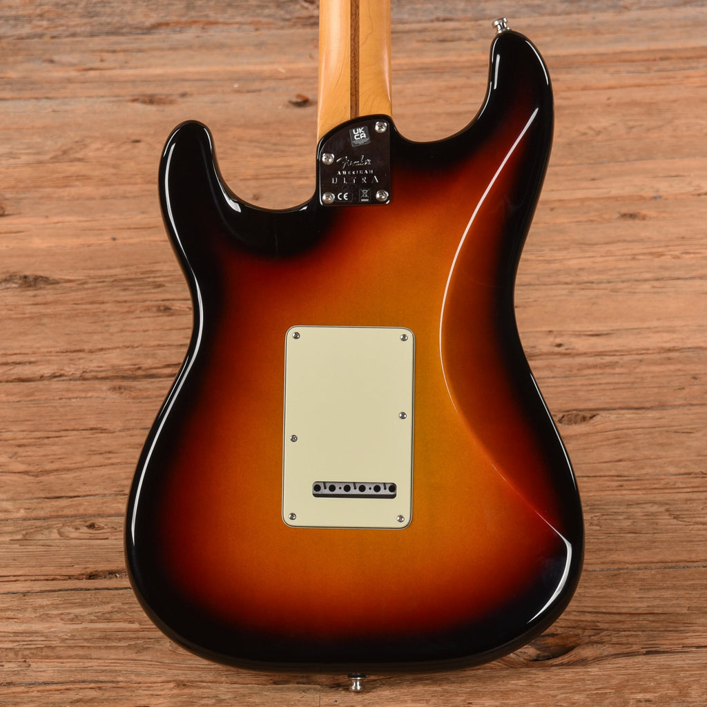 Fender American Ultra Stratocaster Ultraburst 2021 - View 3 | MusicMarket