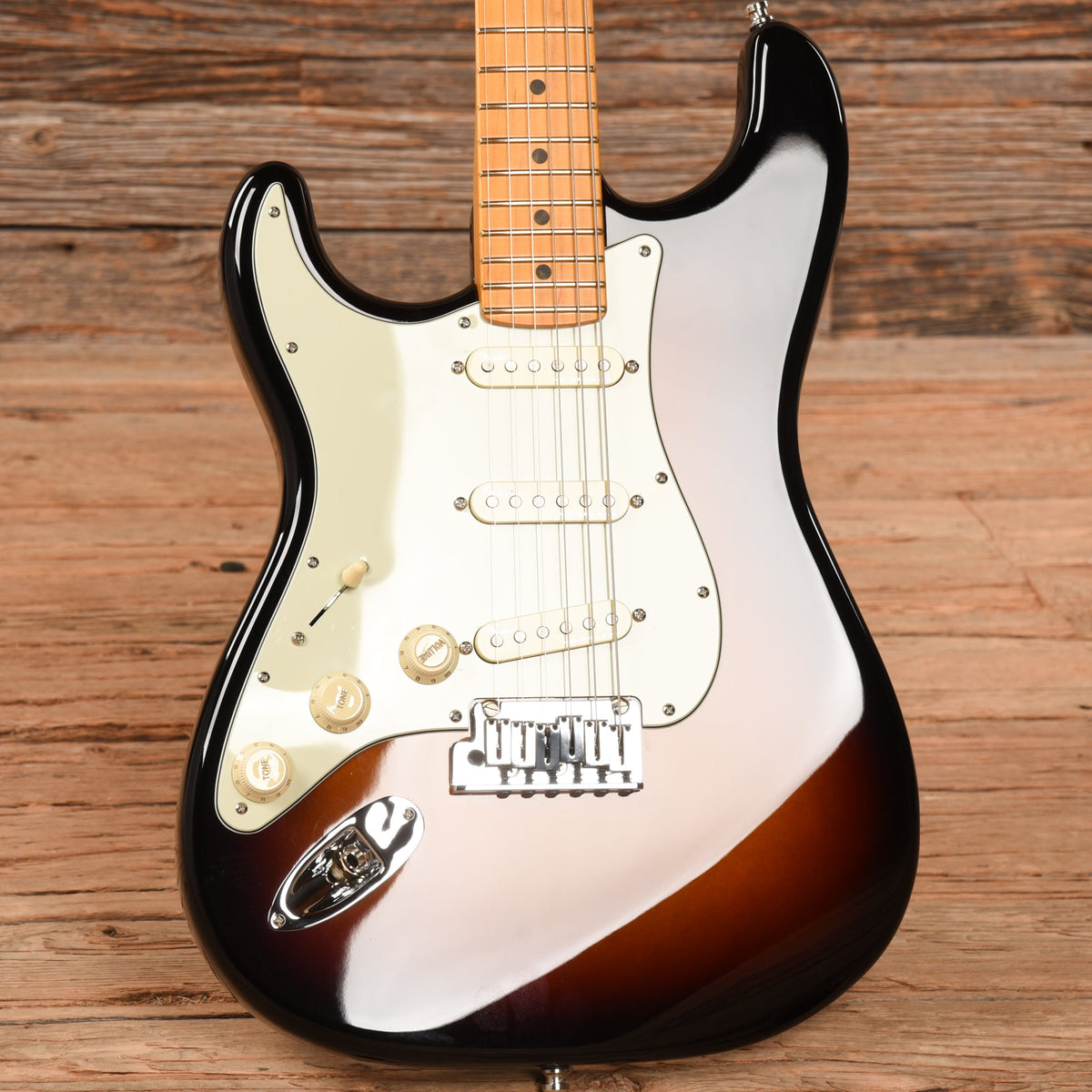 Fender American Ultra Stratocaster Ultraburst 2022 LEFTY - View 8 | MusicMarket