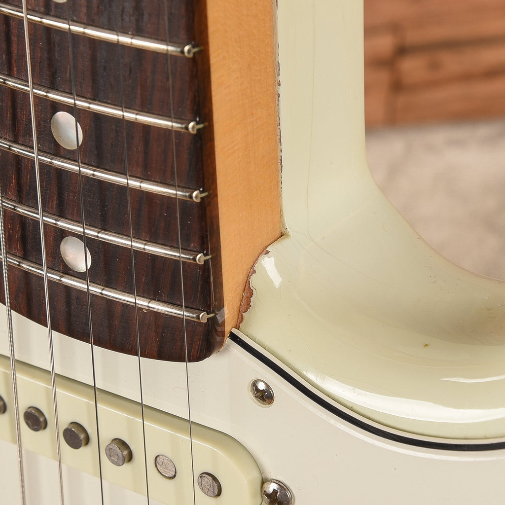 Fender American Vintage '65 Stratocaster Olympic White 2015 - View 10 | MusicMarket