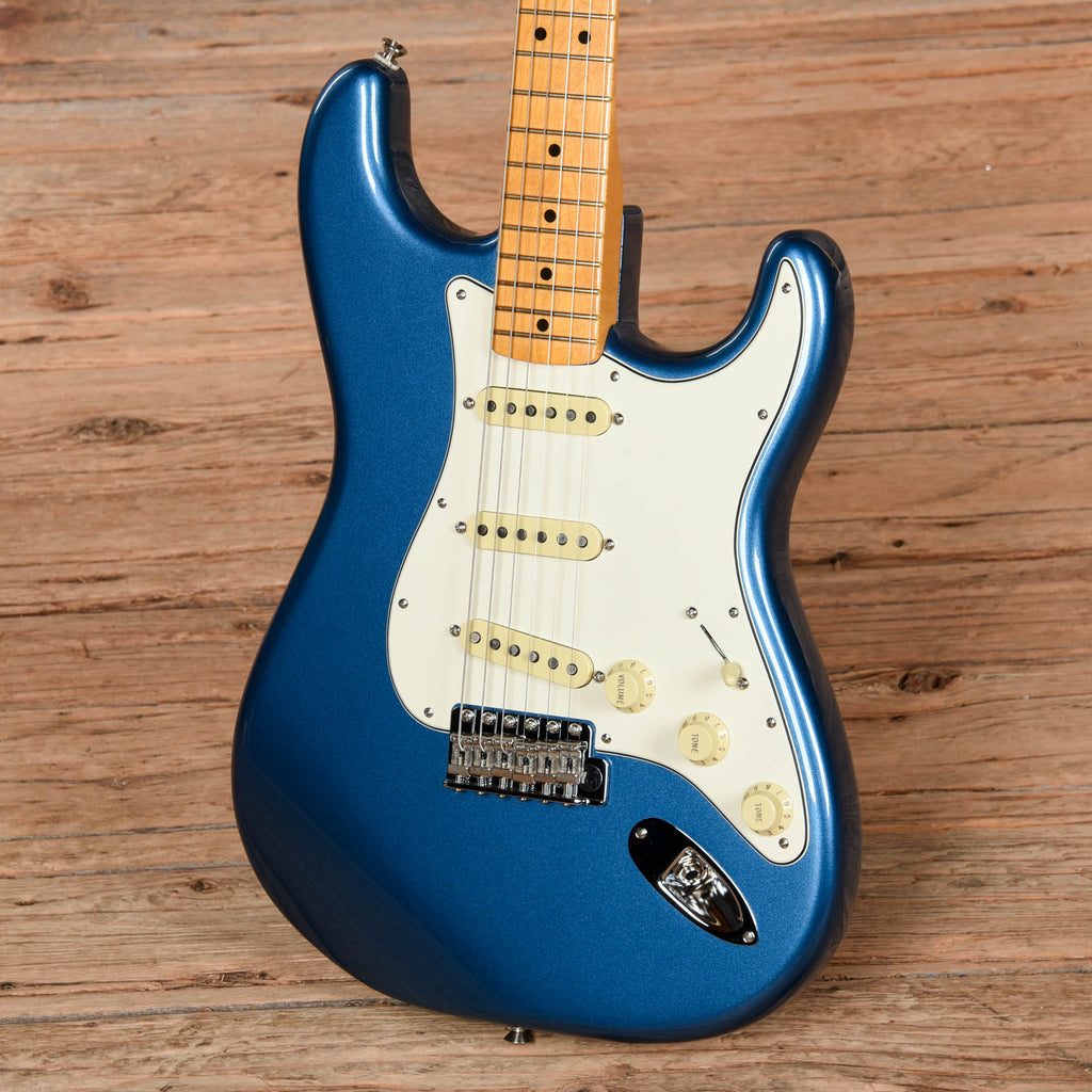 Fender American Vintage II 1973 Stratocaster Lake Placid Blue 2023 - View 2 | MusicMarket