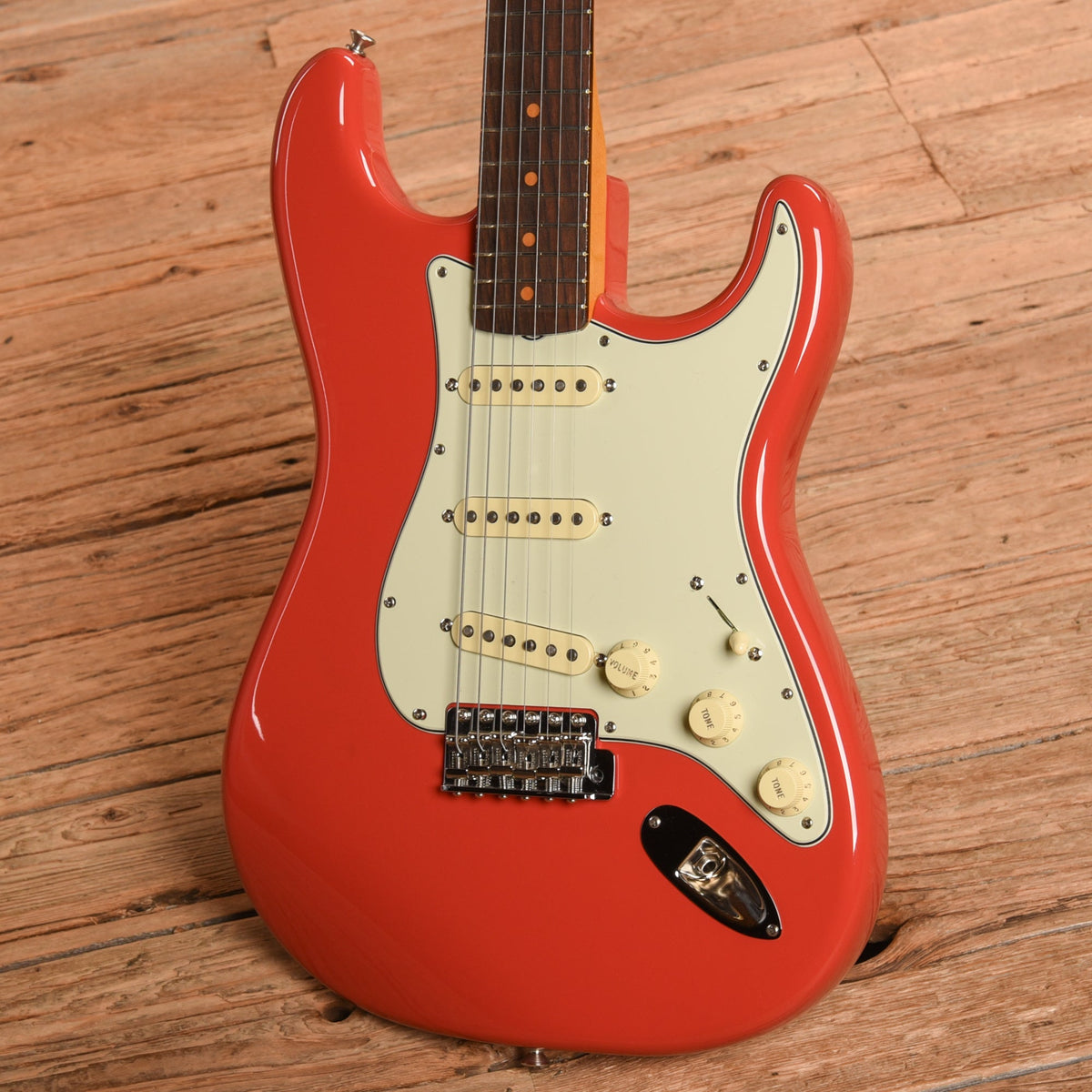 Fender American Vintage II '61 Stratocaster Fiesta Red 2024 - View 2 | MusicMarket