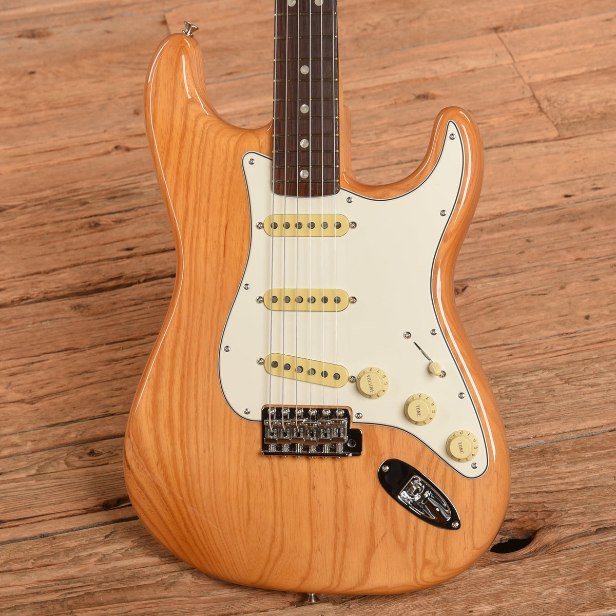 Fender American Vintage II '73 Stratocaster Aged Natural 2024 - View 2 | MusicMarket