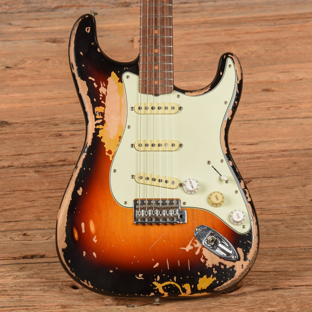 Fender Artist Mike McCready Signature Stratocaster 3-Color Sunburst - MusicMarket