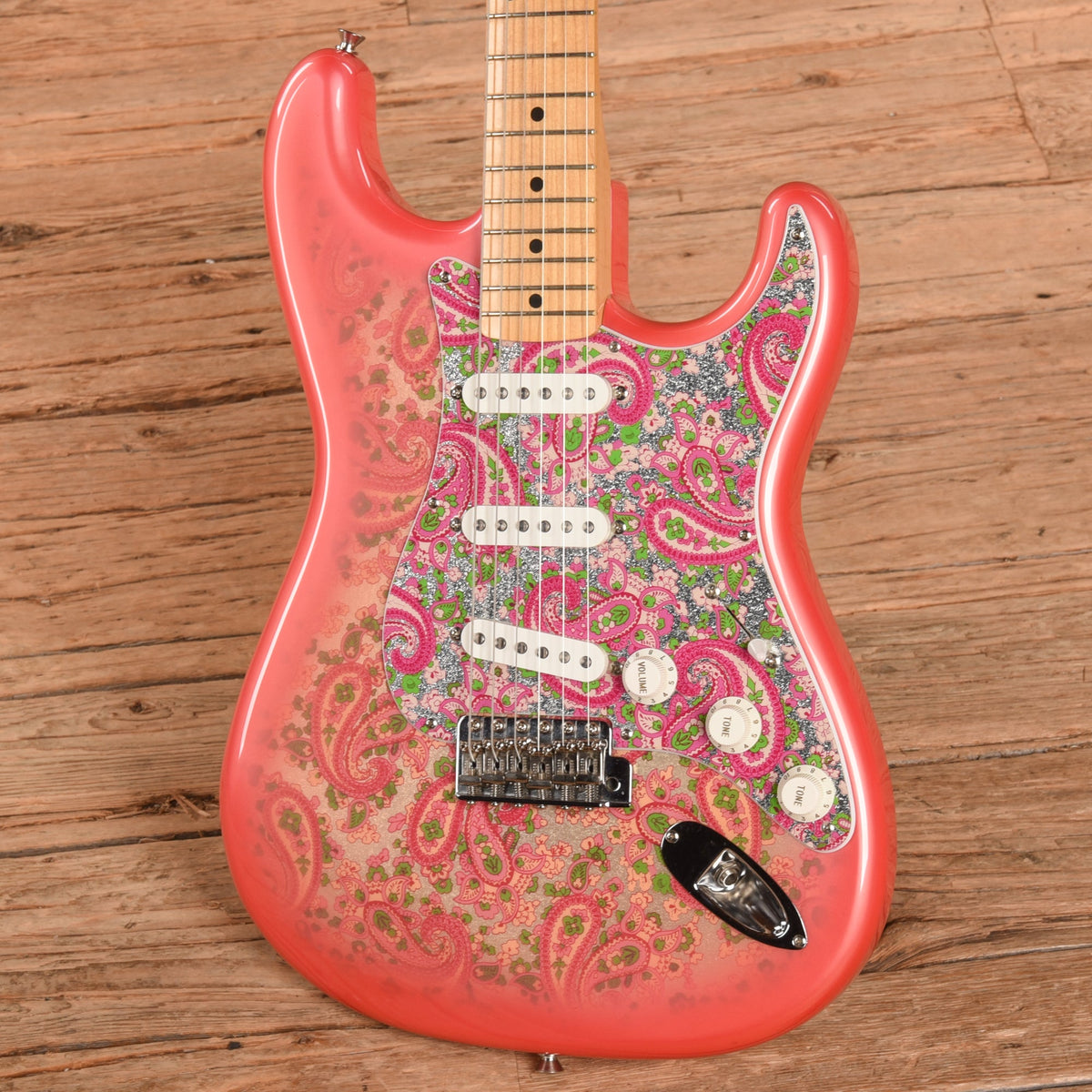 Fender CIJ Stratocaster Pink Paisley - View 2 | MusicMarket