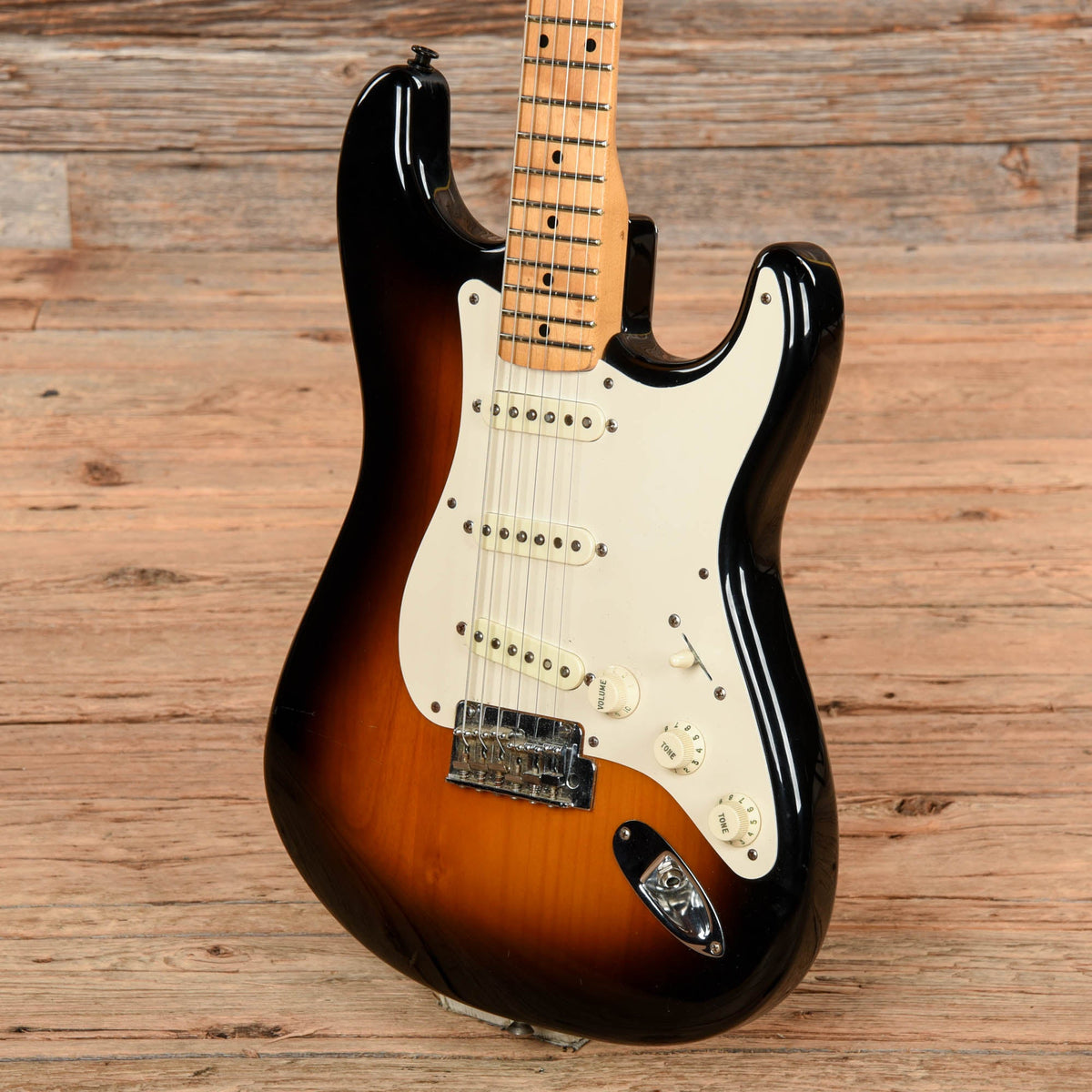 Fender Classic Player '50s Stratocaster 2-Color Sunburst 2006 - View 2 | MusicMarket