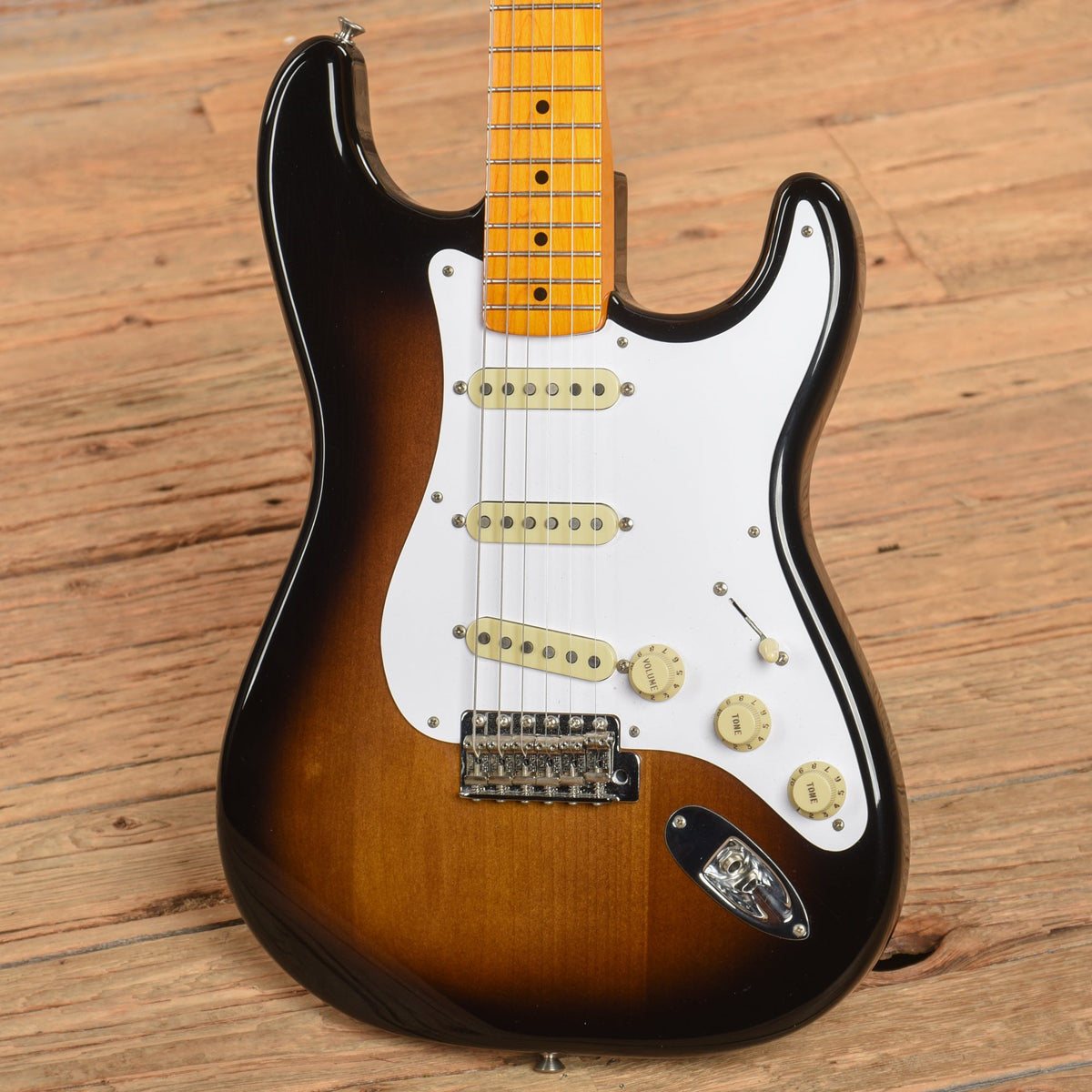 Fender Classic Series '50s Stratocaster Lacquer Sunburst 2018 - View 2 | MusicMarket