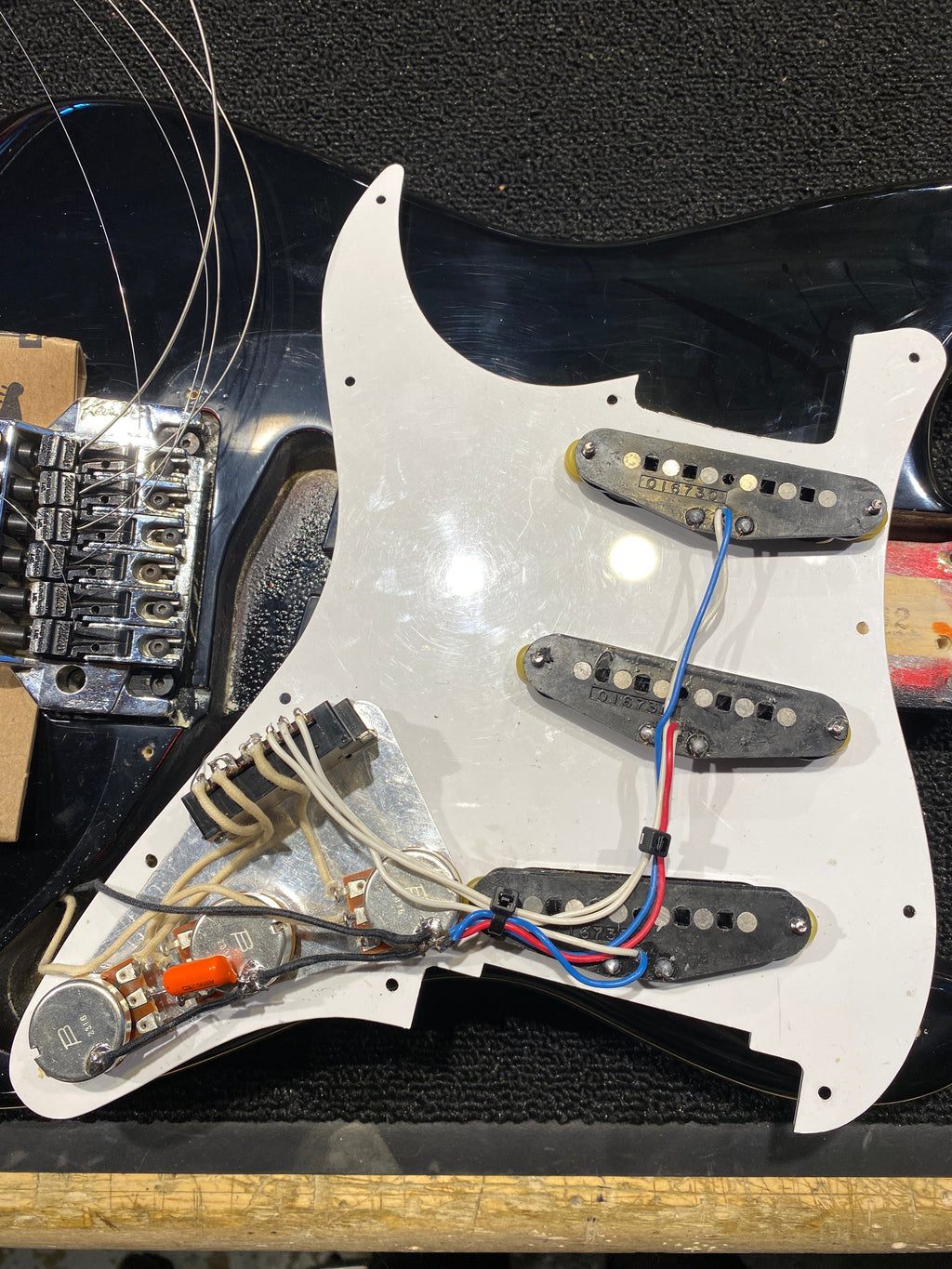 Fender Contemporary Series Stratocaster Black 1989 - View 10 | MusicMarket