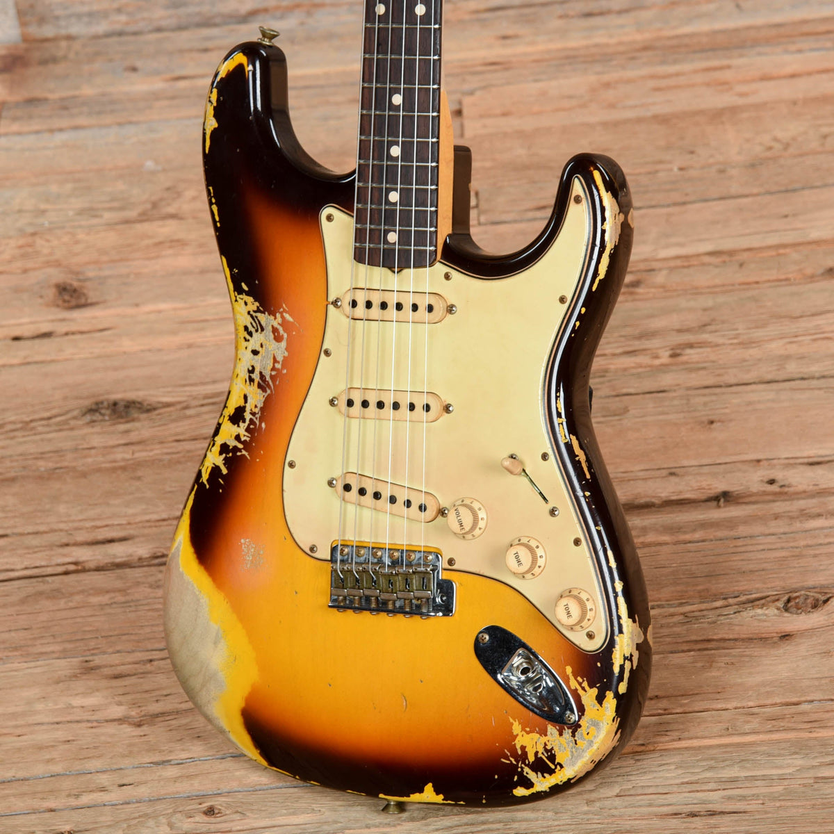 Fender Custom Shop 1959 Stratocaster Heavy Relic Sunburst 2022 - View 2 | MusicMarket