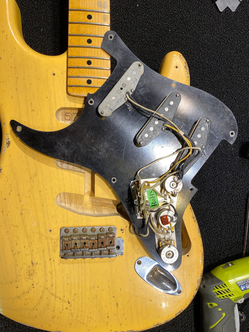 Fender Custom Shop '57 Stratocaster Heavy Relic Nocaster Blonde 2008 - View 12 | MusicMarket