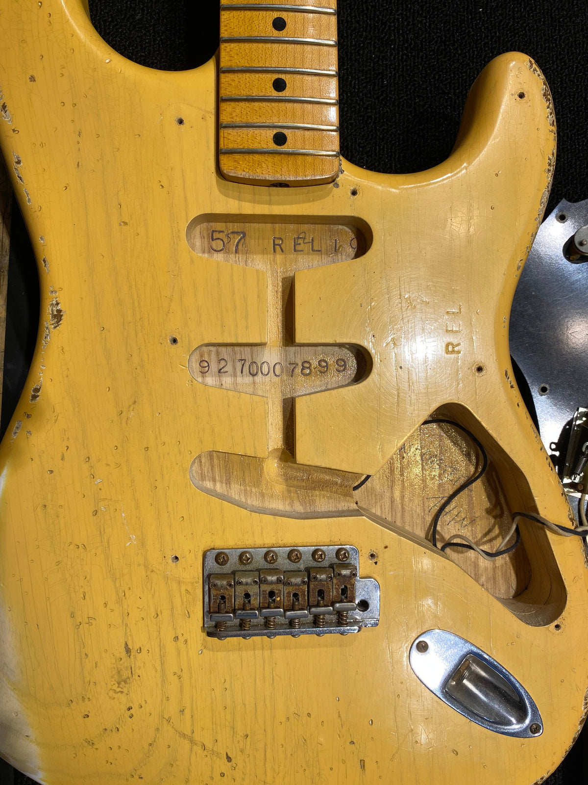 Fender Custom Shop '57 Stratocaster Heavy Relic Nocaster Blonde 2008 - View 11 | MusicMarket