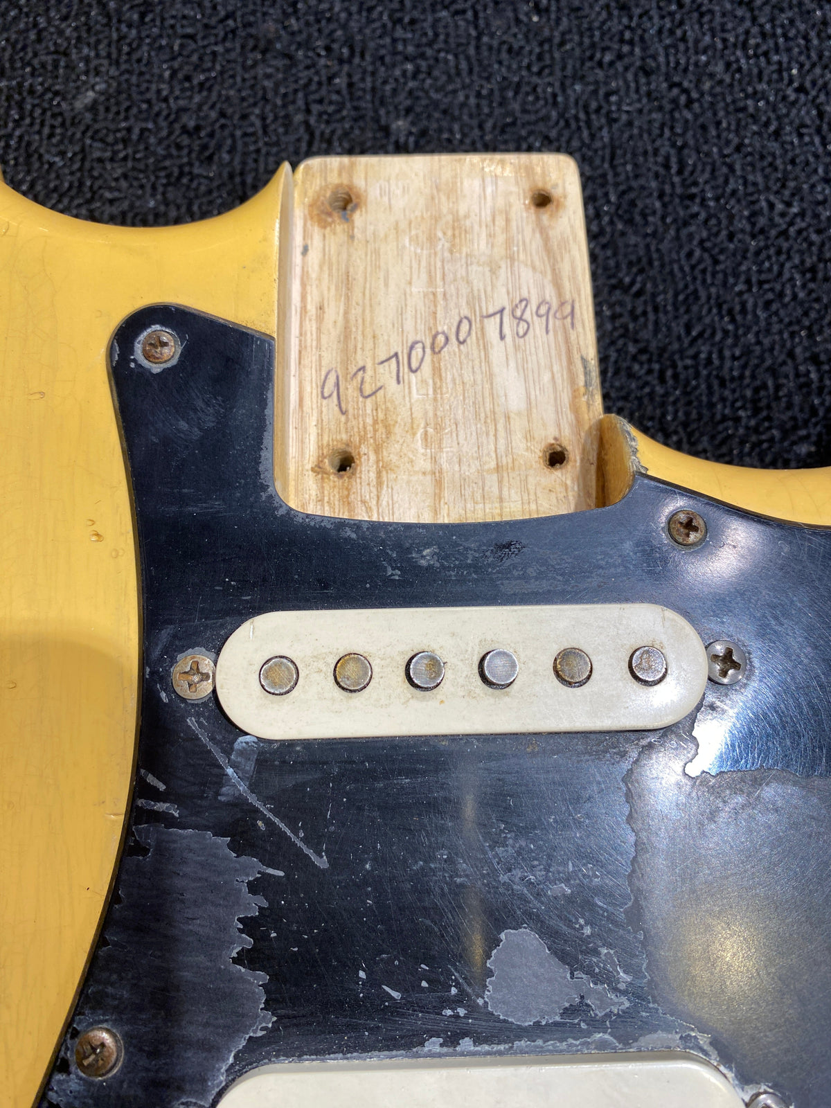 Fender Custom Shop '57 Stratocaster Heavy Relic Nocaster Blonde 2008 - View 14 | MusicMarket