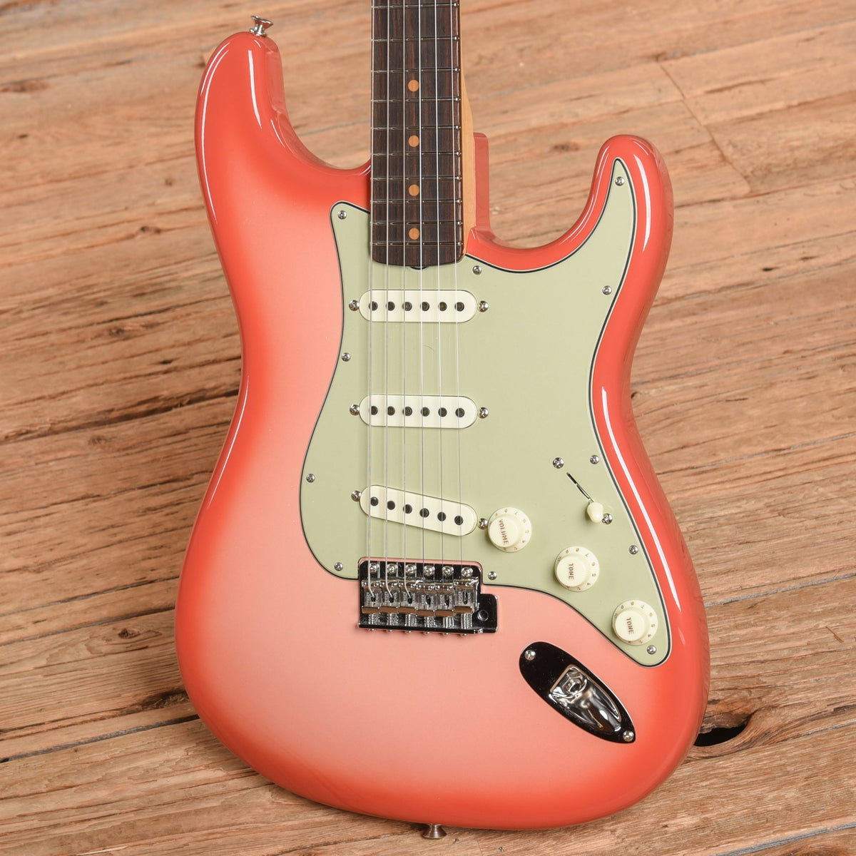 Fender Custom Shop '60 Stratocaster "Chicago Special" Closet Classic Tahitian Coral Burst - View 2 | MusicMarket