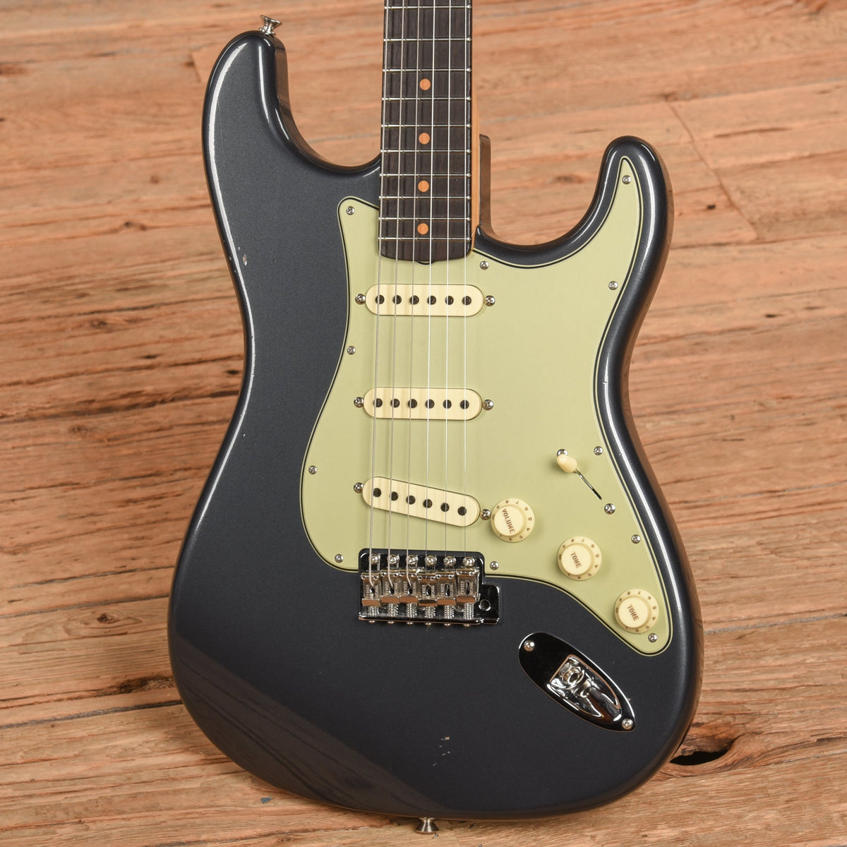 Fender Custom Shop '60 Stratocaster Journeyman Relic Charcoal Frost Metallic 2024 - View 2 | MusicMarket