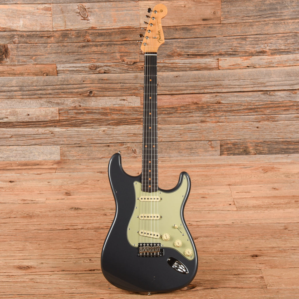 Fender Custom Shop '60 Stratocaster Journeyman Relic Charcoal Frost Metallic 2024 - View 4 | MusicMarket