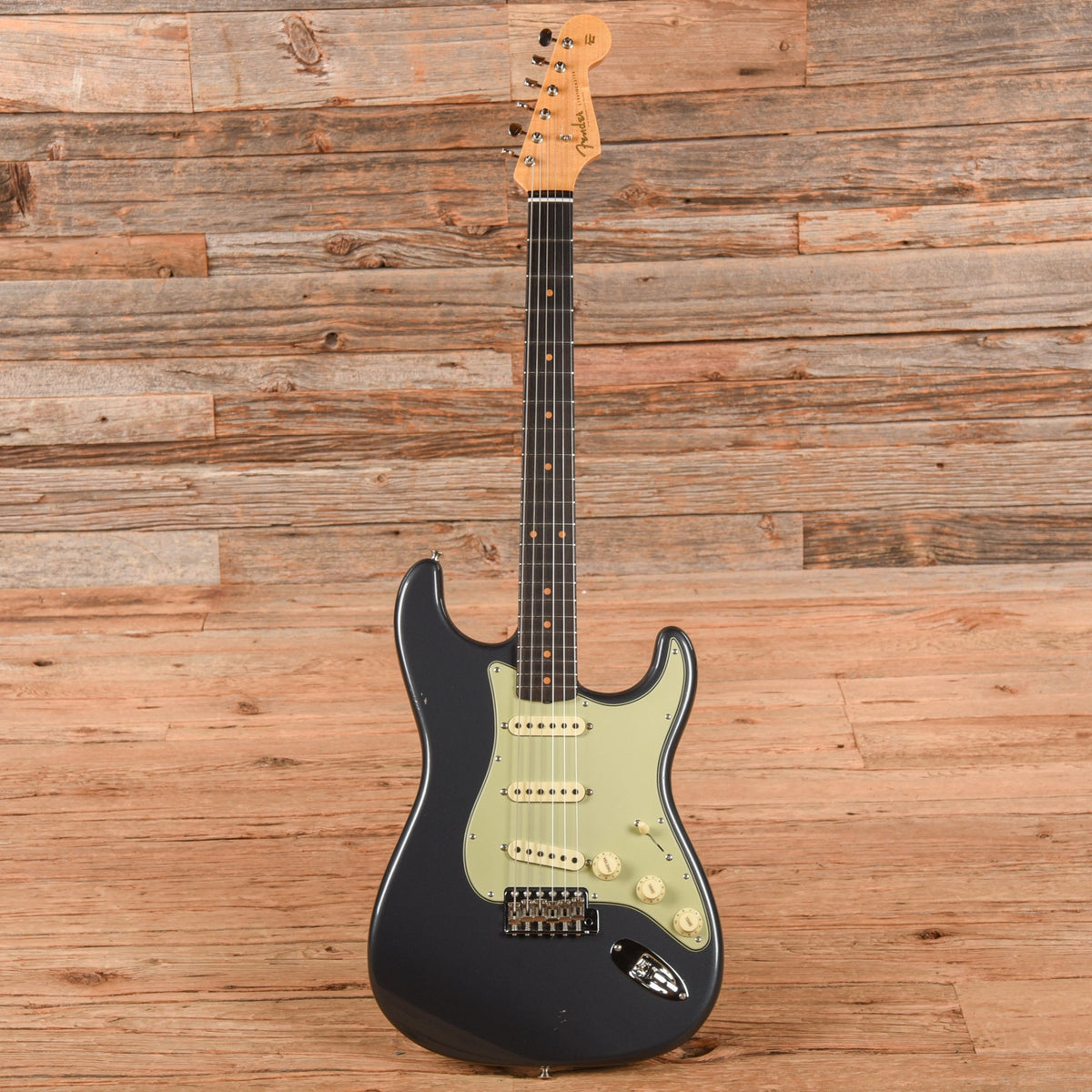 Fender Custom Shop '60 Stratocaster Journeyman Relic Charcoal Frost Metallic 2024 - View 4 | MusicMarket