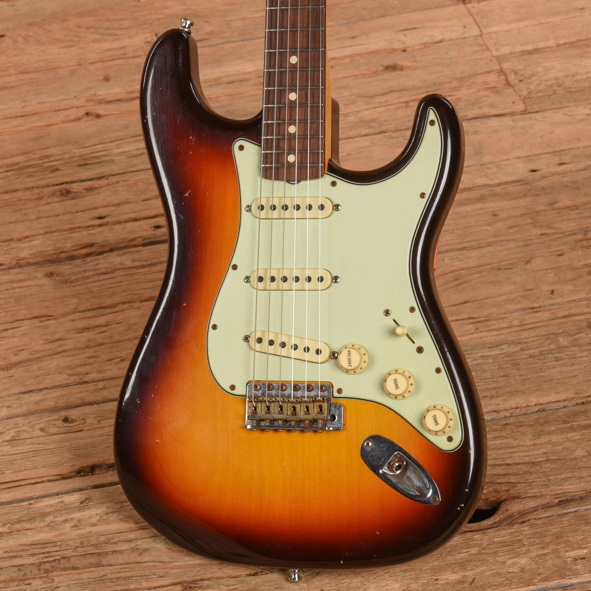 Fender Custom Shop '63 Stratocaster Relic Sunburst 2020 - View 2 | MusicMarket