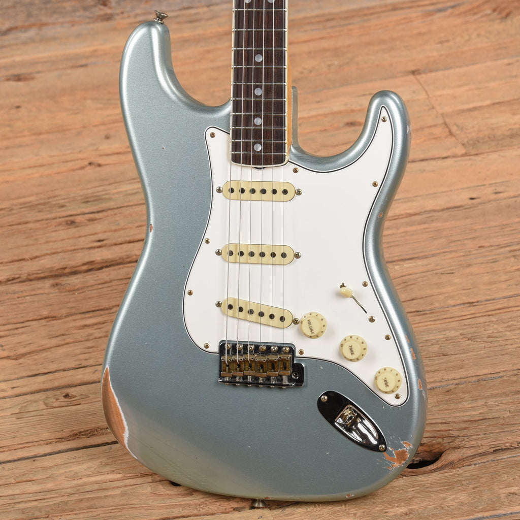 Fender Custom Shop 67 Stratocaster Relic Aged Firemist Silver 2023 - View 2 | MusicMarket
