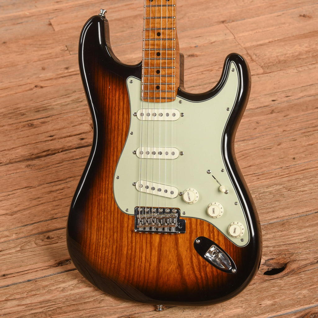 Fender Custom Shop Dealer Select Stratocaster Sunburst 2020 - View 2 | MusicMarket