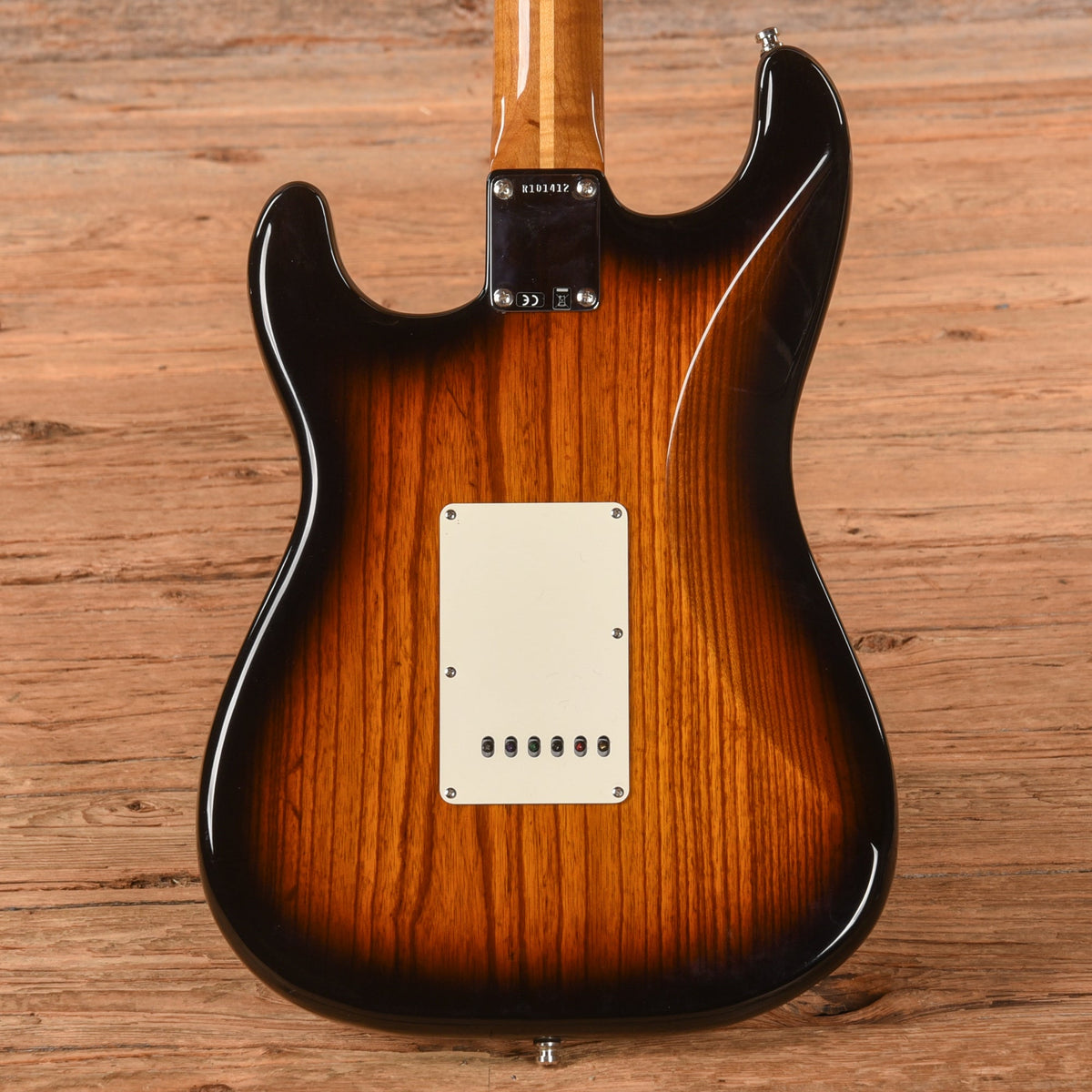 Fender Custom Shop Dealer Select Stratocaster Sunburst 2020 - View 3 | MusicMarket