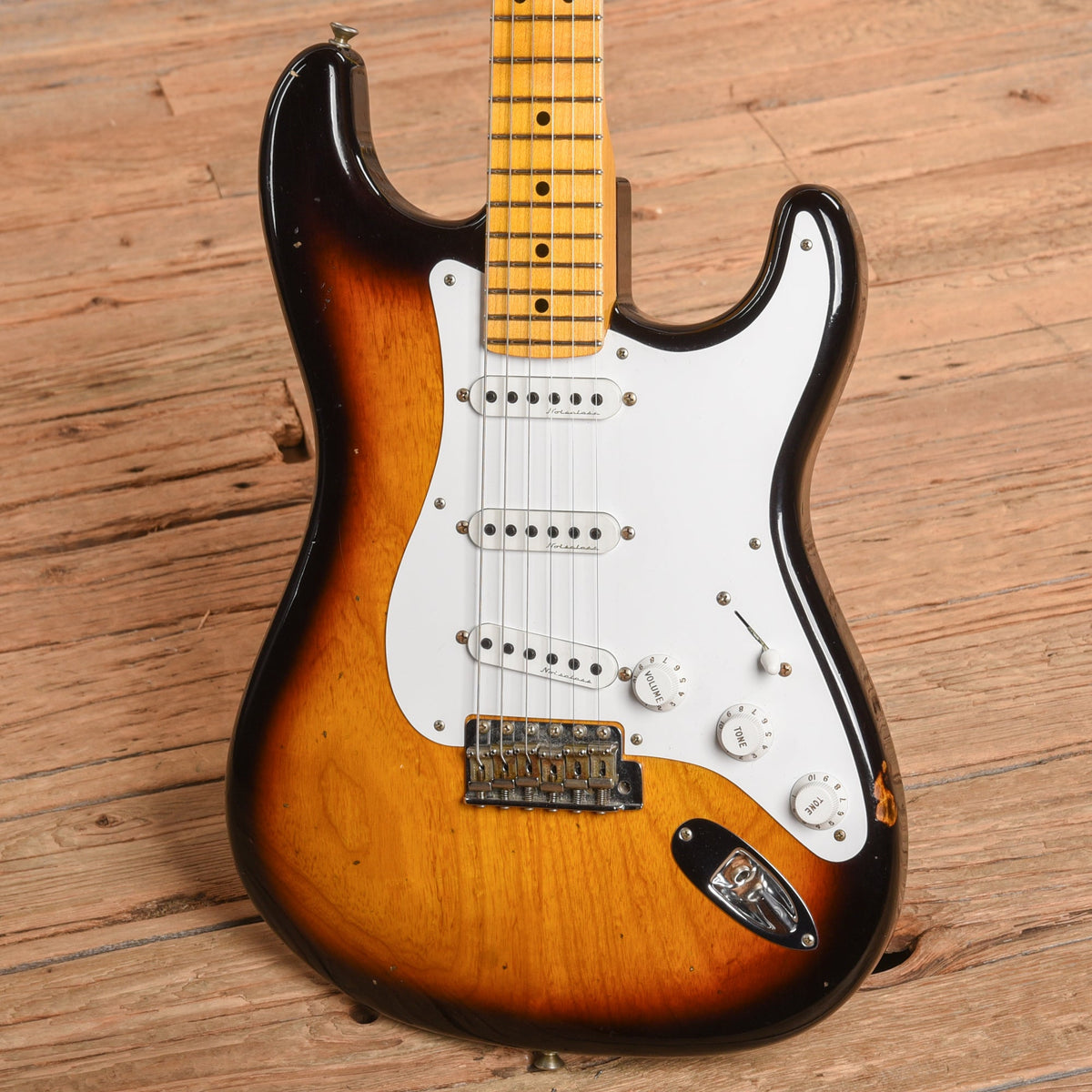 Fender Custom Shop Eric Clapton Signature Stratocaster Journeyman Relic Sunburst 2017 - View 2 | MusicMarket