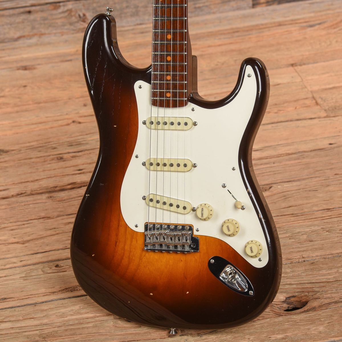 Fender Custom Shop Limited Edition '57 Stratocaster Journeyman Relic Sunburst 2017 - View 2 | MusicMarket