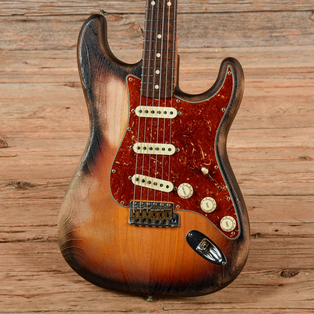 Fender Custom Shop Paul Waller Masterbuilt Sand Blast Stratocaster 3-Tone Sunburst 2023 - View 2 | MusicMarket