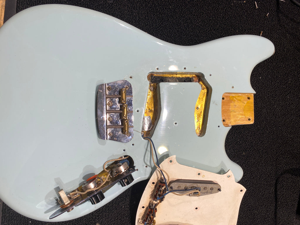 Fender Duo-Sonic II Sonic Blue Refin 1965 - View 12 | MusicMarket