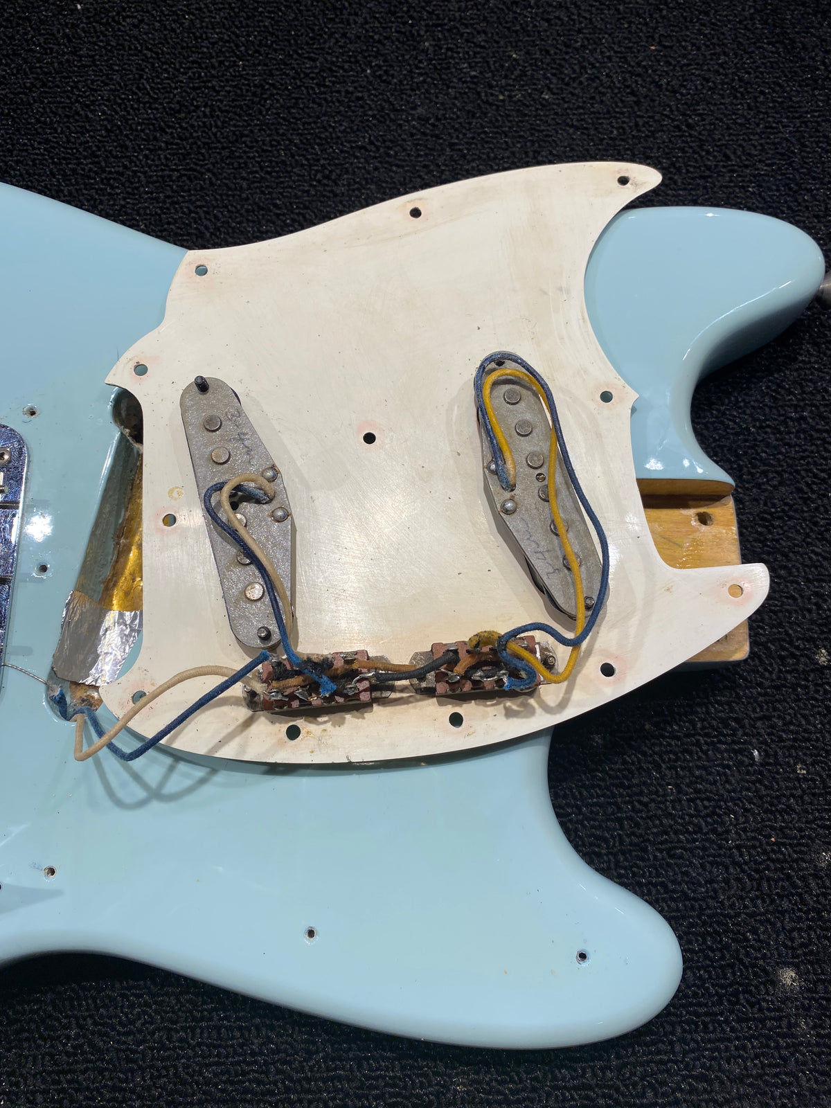 Fender Duo-Sonic II Sonic Blue Refin 1965 - View 10 | MusicMarket