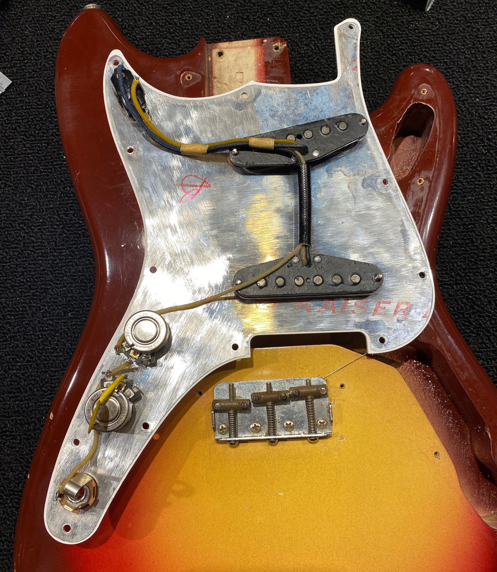 Fender Duo-Sonic Sunburst 1963 - View 17 | MusicMarket