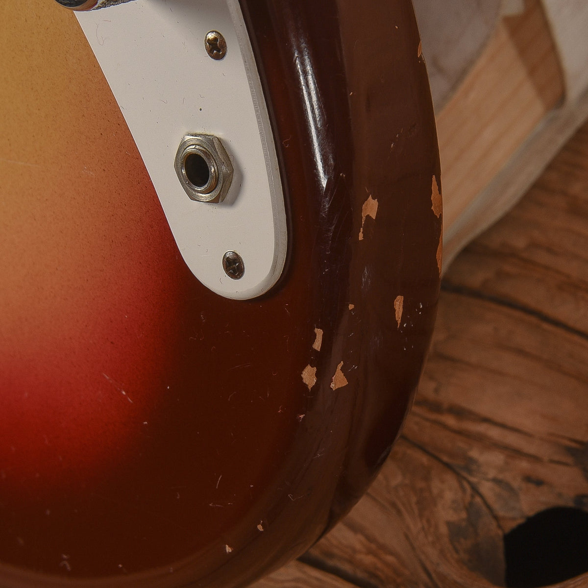 Fender Duo-Sonic Sunburst 1963 - View 12 | MusicMarket