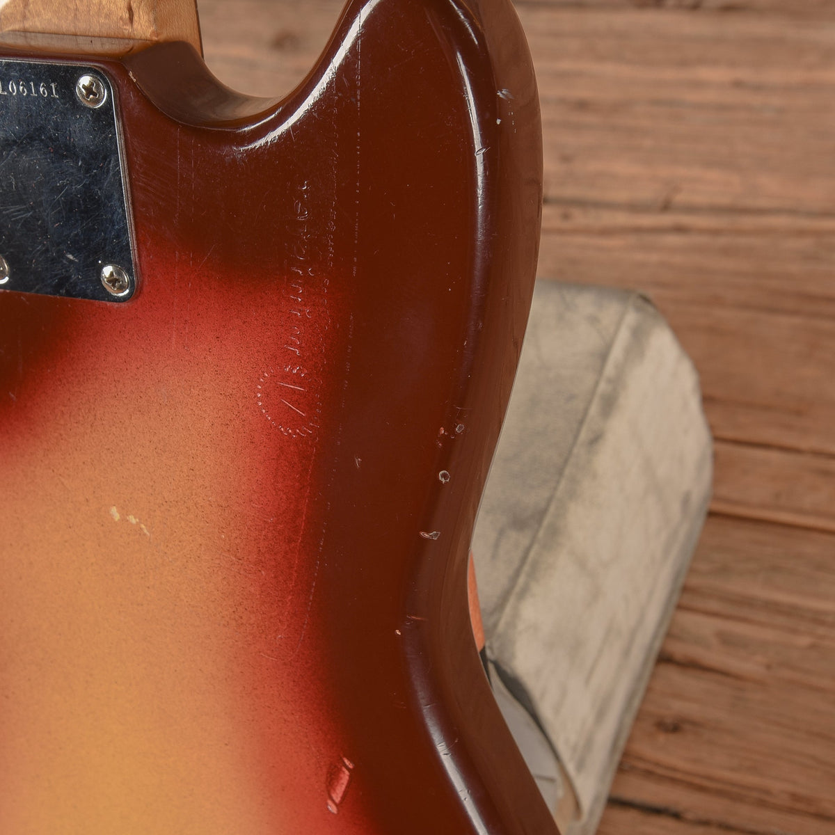 Fender Duo-Sonic Sunburst 1963 - View 14 | MusicMarket