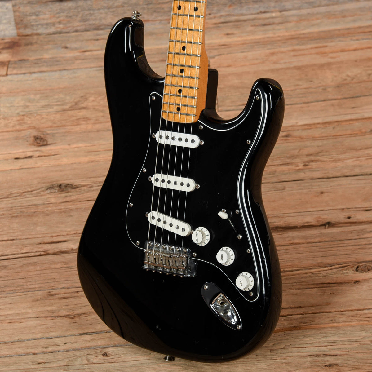 Fender Eric Johnson Stratocaster Black 2005 - View 2 | MusicMarket