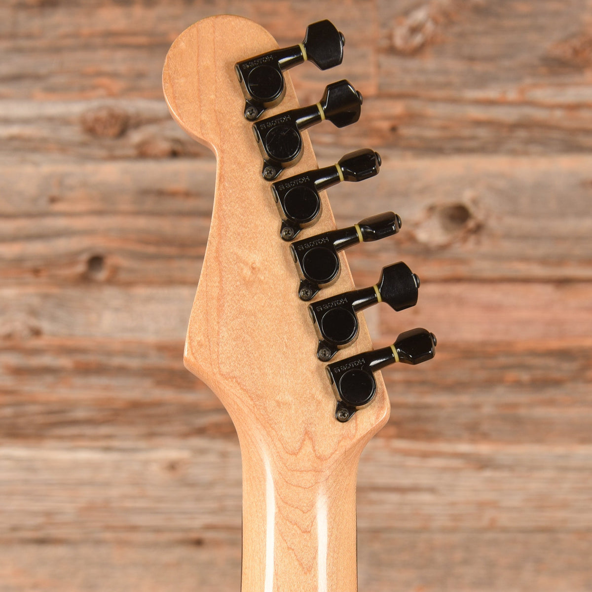 Fender HM Strat Razz Berry 1989 - View 7 | MusicMarket