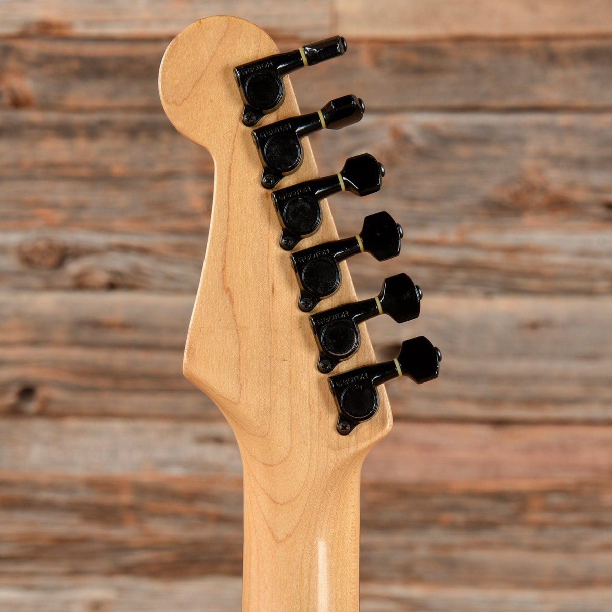 Fender HM Stratocaster White - View 7 | MusicMarket