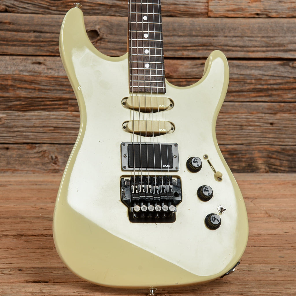 Fender HM Stratocaster White - View 8 | MusicMarket