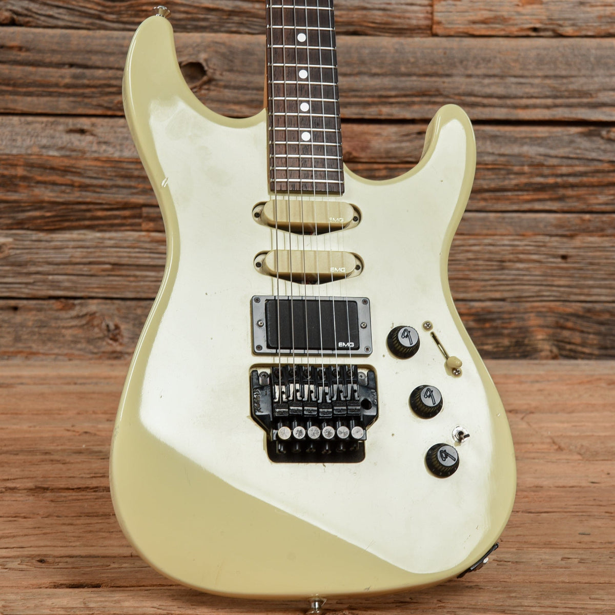 Fender HM Stratocaster White - View 8 | MusicMarket