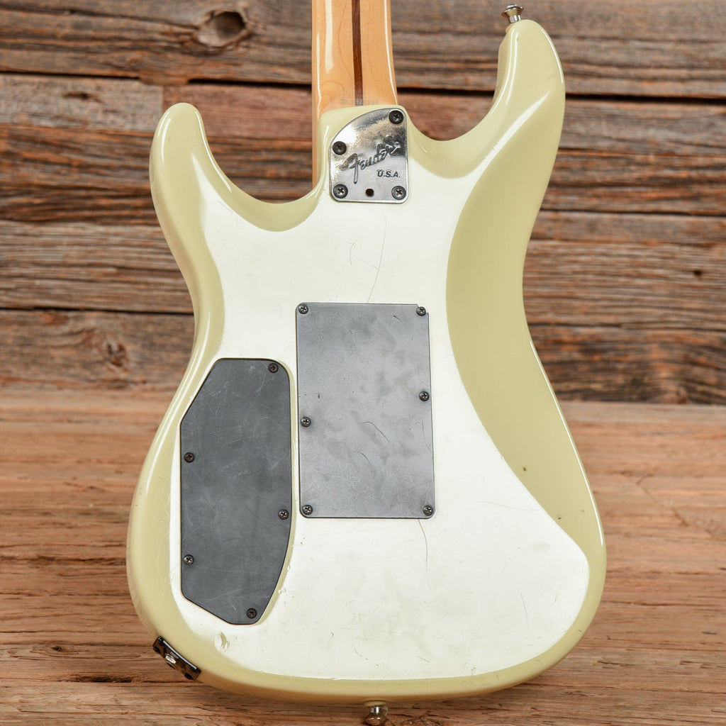 Fender HM Stratocaster White - View 9 | MusicMarket