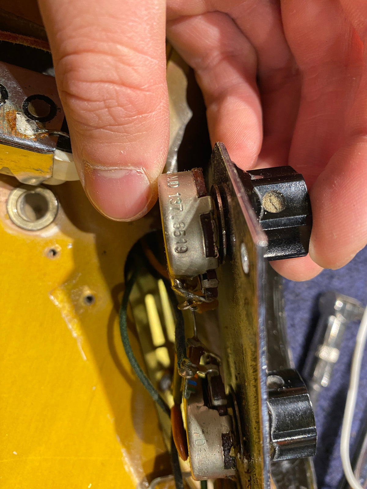 Fender Jaguar Sunburst 1965 - View 11 | MusicMarket