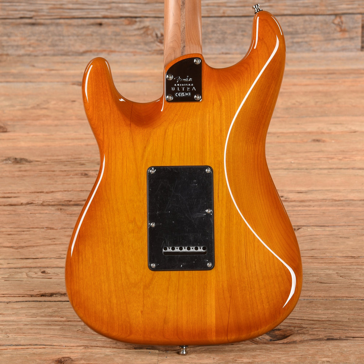 Fender Limited Edition American Ultra Stratocaster Honey Burst 2024 - View 3 | MusicMarket